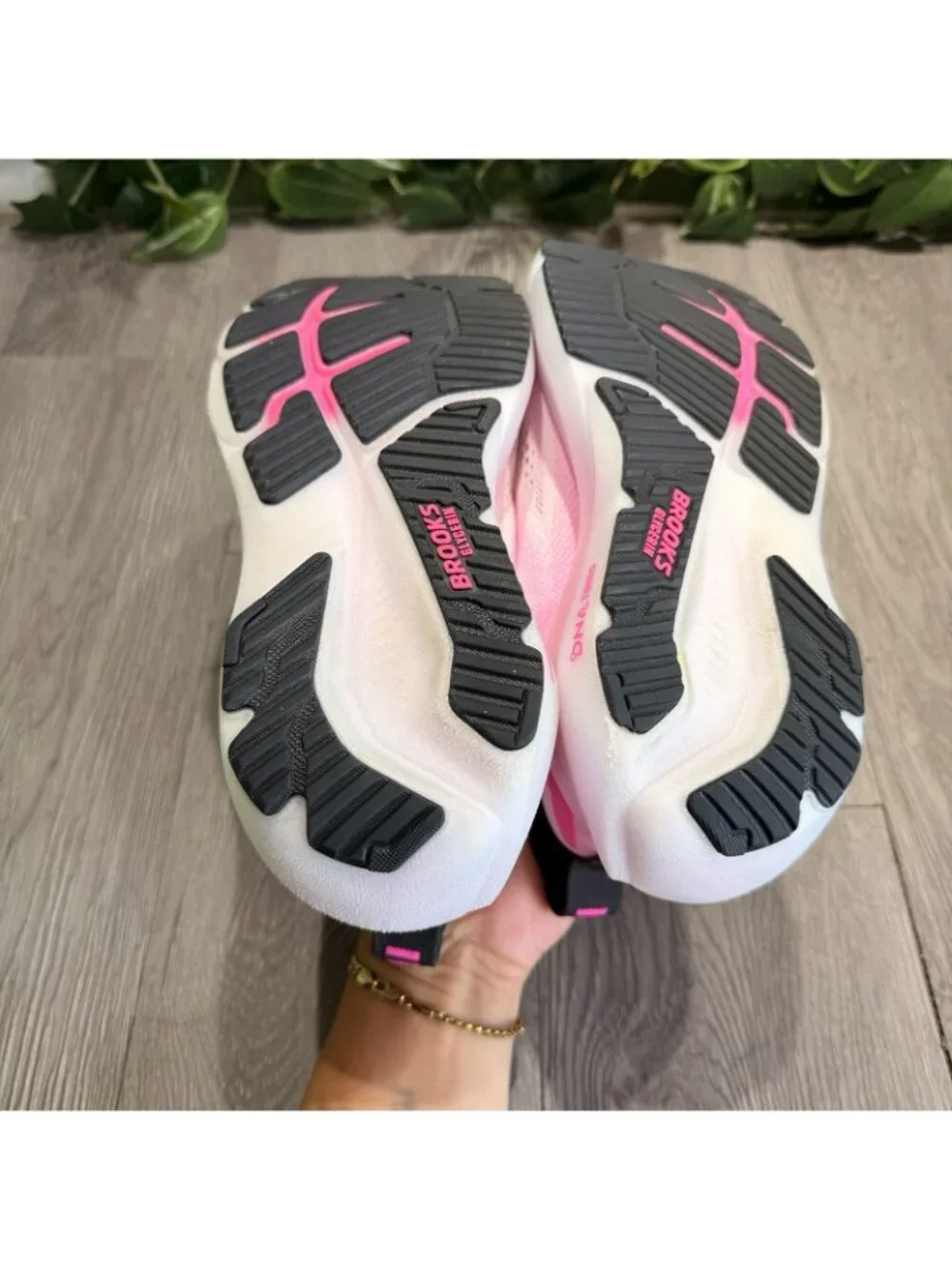 Brooks Glycerin 23 White Phantom Cyber Pink Women Sz 6 Road Running Shoe Rare
